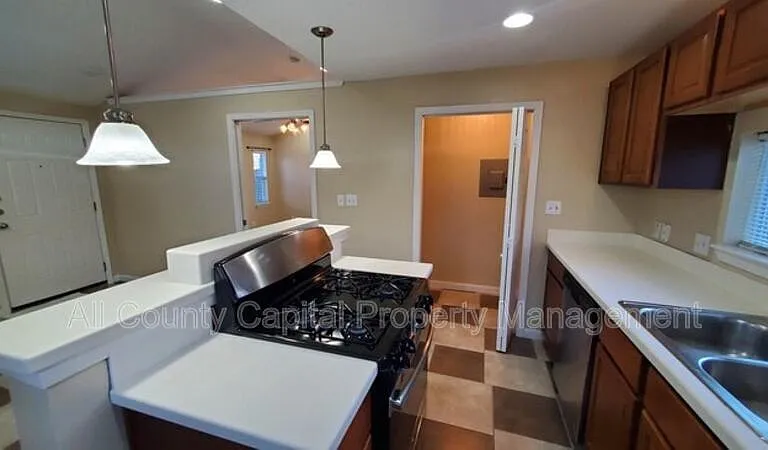 1116 Northwestern Ave — Photo 5