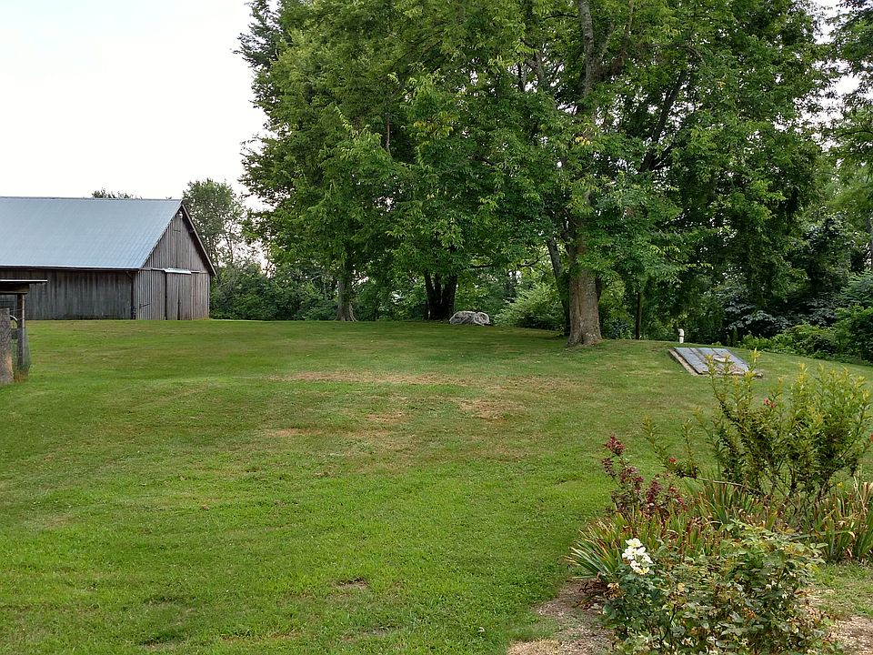 View of side yard