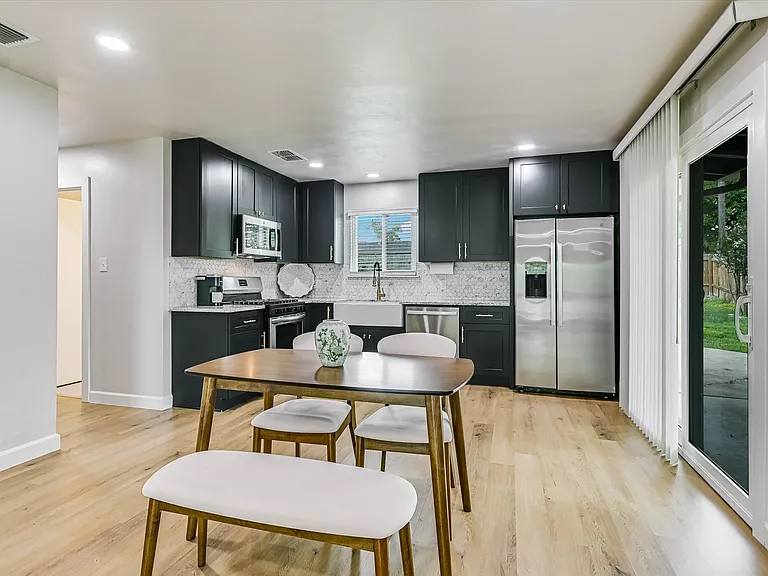 511 Arbor Ln — Photo 32