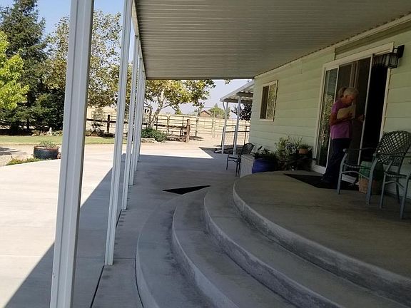 3rd image of 20351 Thermal Rd