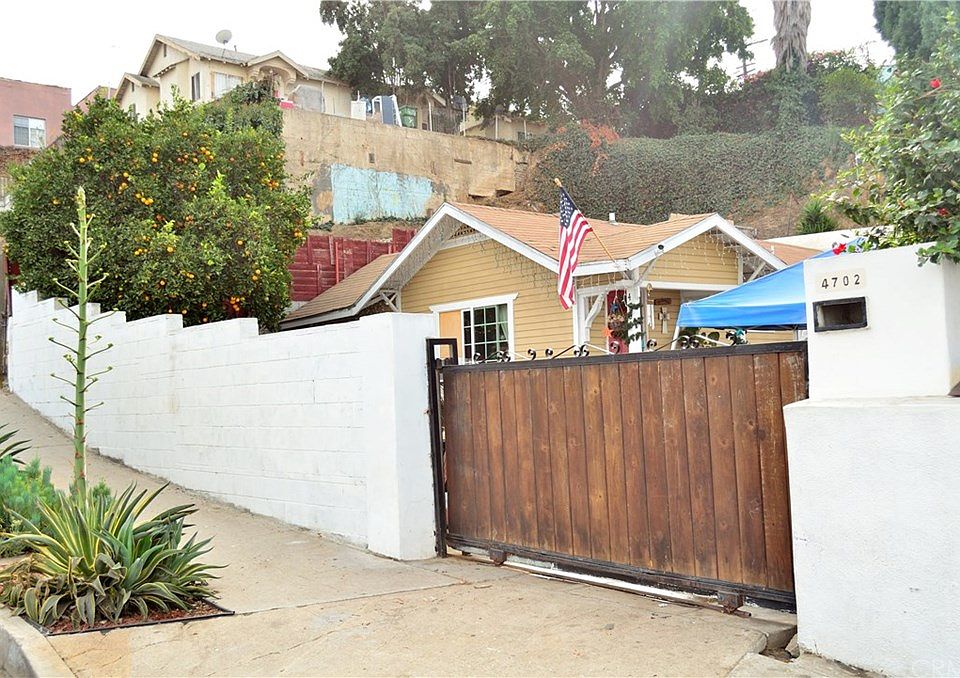 2nd image of 4702 Saint Charles Pl