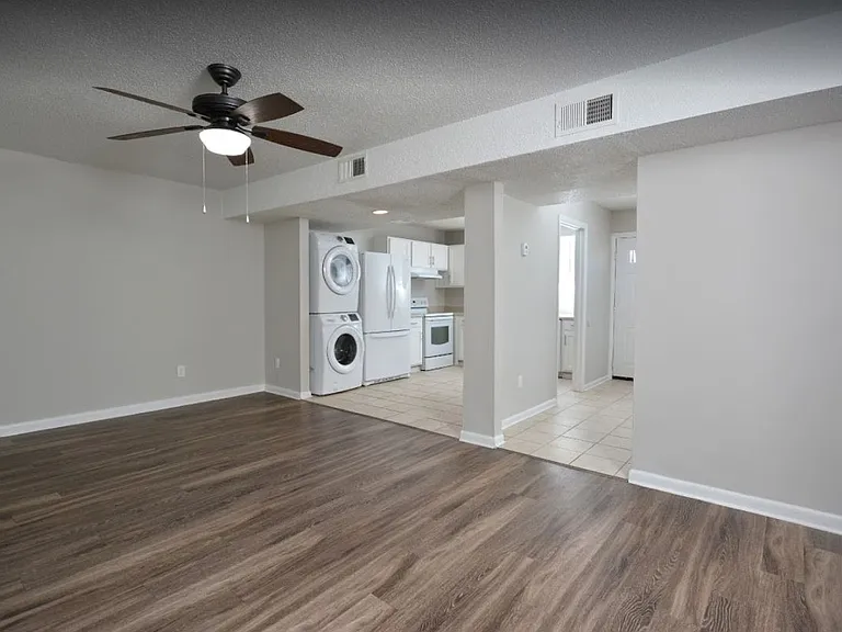 Pine Ridge Apartments — Photo 64