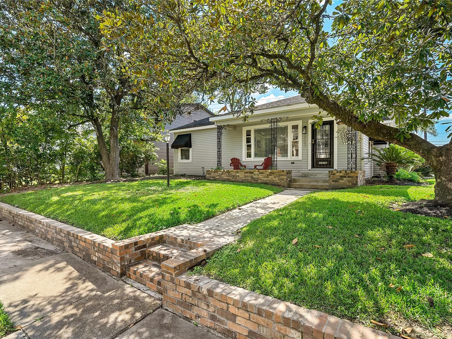 3 bed, 2.5 bath, 1216 sqft, $2,200 — Photo 2