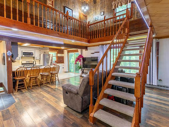 5th image of 7236 Woodcrest Cir