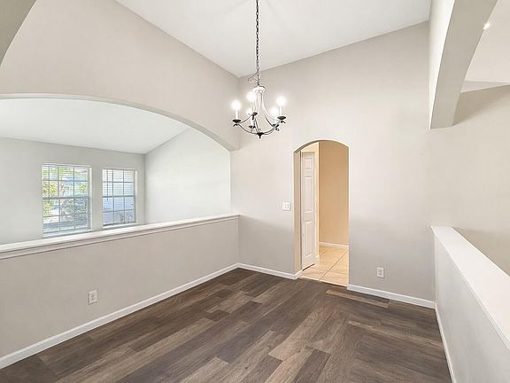 3rd image of 1526 SW Dycus Avenue