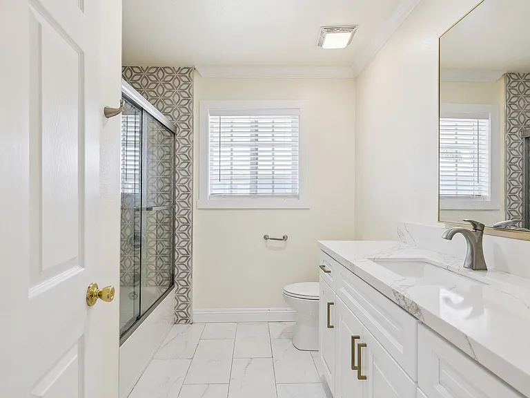 2106 Crenshaw Blvd — Photo 15
