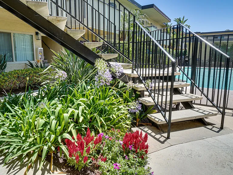Cambridge Apartments — Photo 6