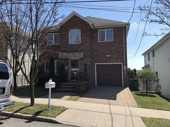 3rd image of 887 Bard Ave