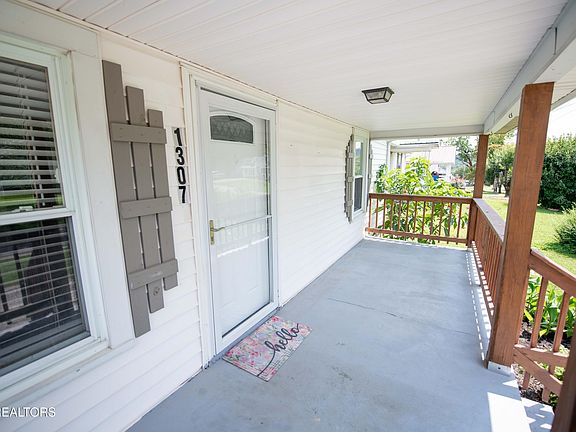 5th image of 1307 Grove St
