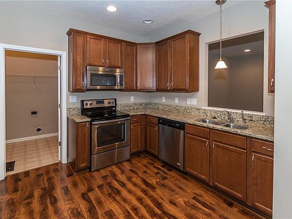 4th image of 634 Shagbark Dr
