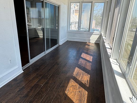 5th image of 116 E Edgewater Ave