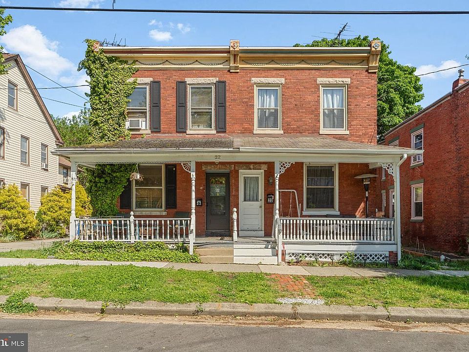 2nd image of 22 Laurel St