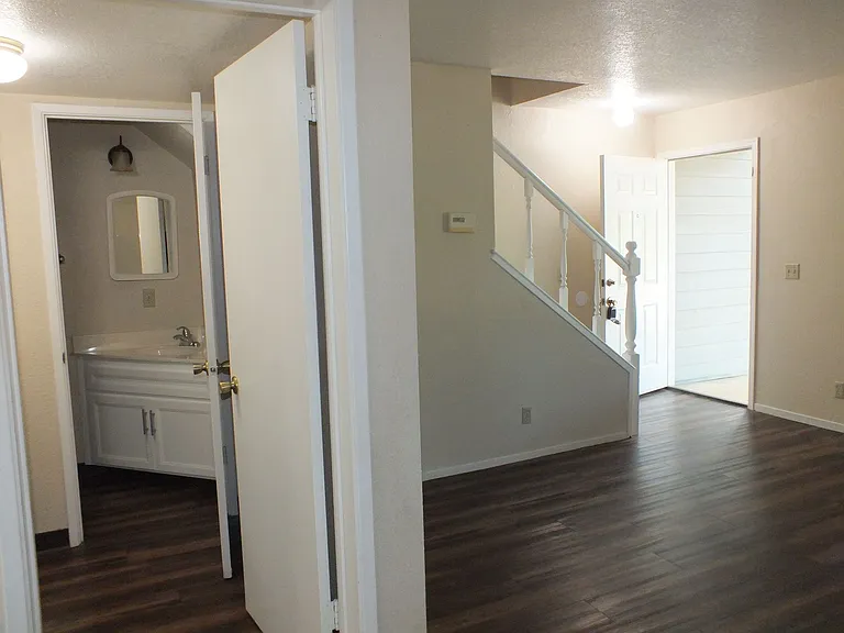 Cameron Park Townhouse apartments at La Crescenta Gardens — Photo 1