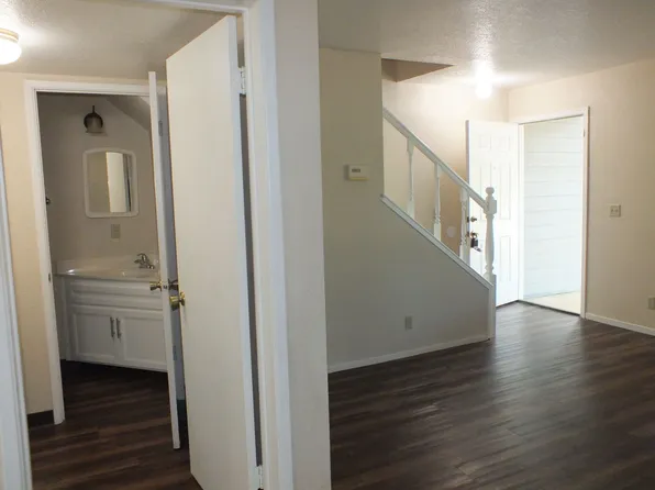 Cameron Park Townhouse apartments at La Crescenta Gardens, 2641 La Crescenta Dr #2, Shingle Springs, CA 95682