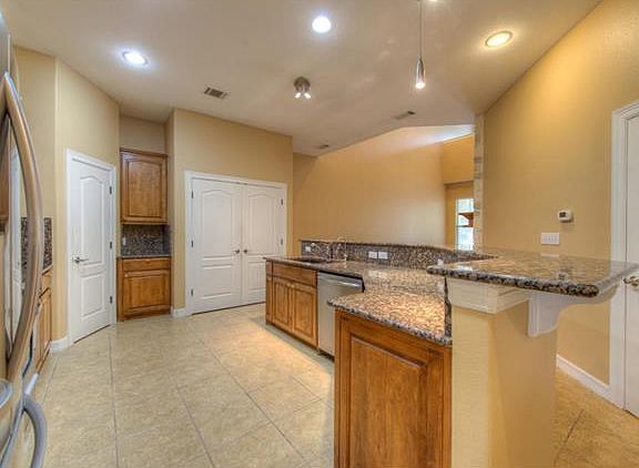 5th image of 9122 Balcones Club Dr Unit 7