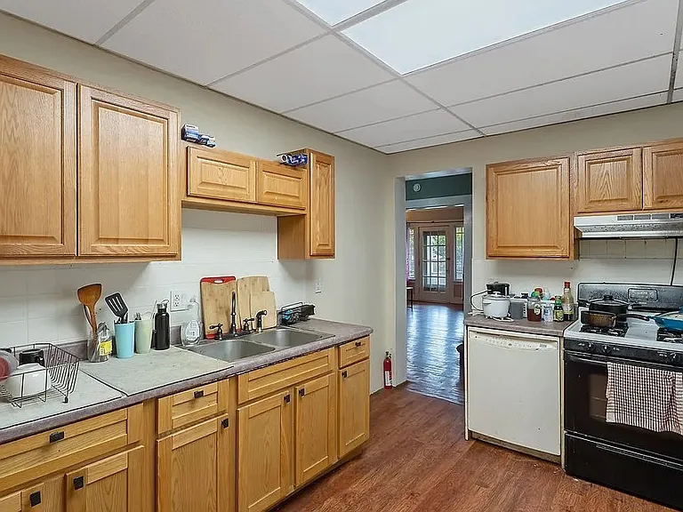 228 Cambridge St — Photo 11