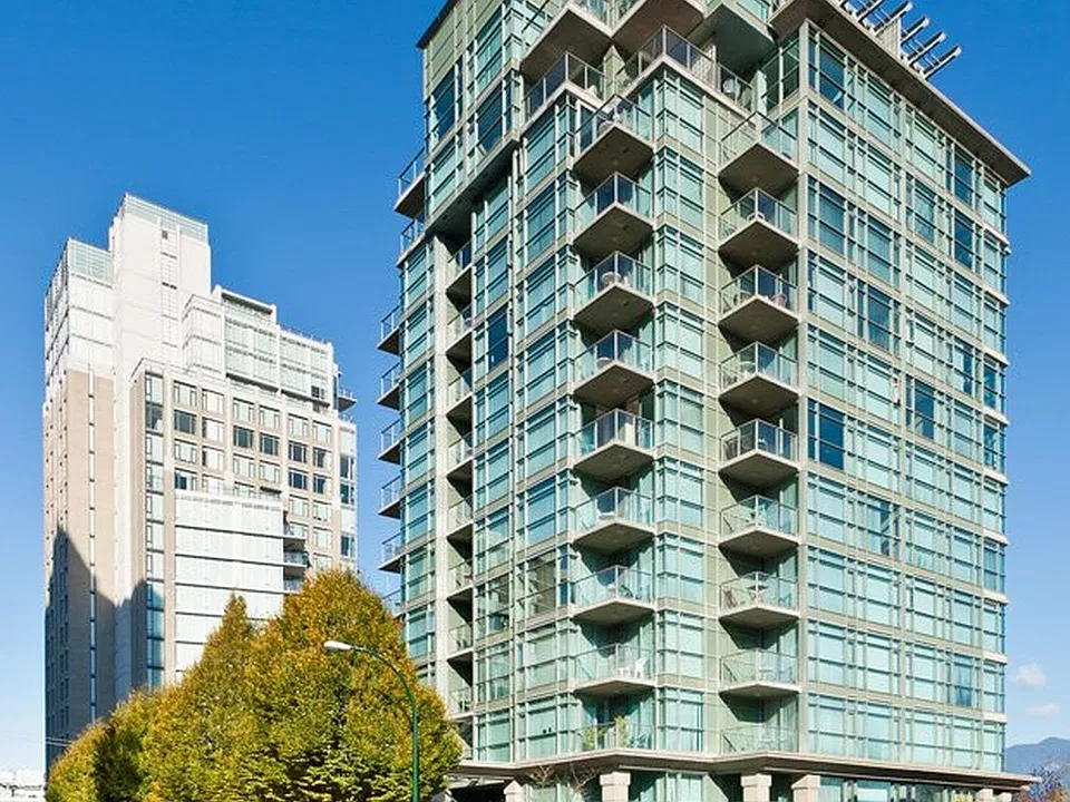 1889 Alberni St #607