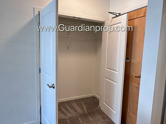 3rd image of 619 8th St SE Unit 204