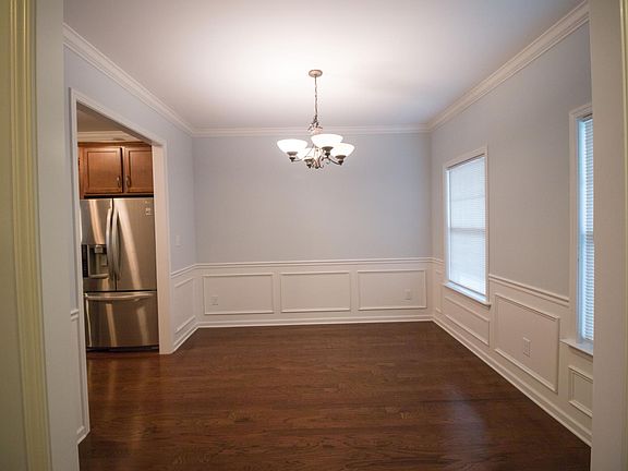Dining room (view 1)
