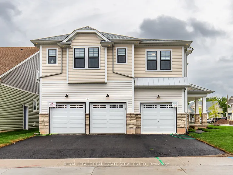 42 Beachwalk Cres — Photo 2