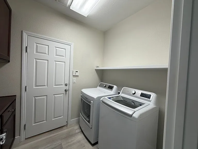 8542 Windsor Run St — Photo 15