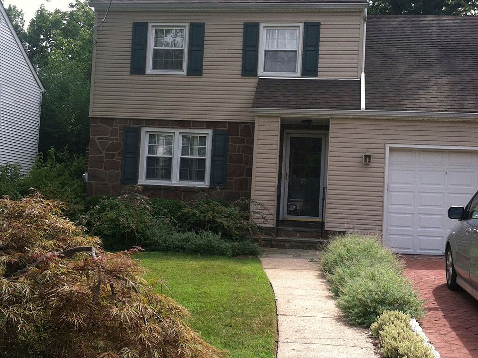 2nd image of 87 Satterthwaite Ave