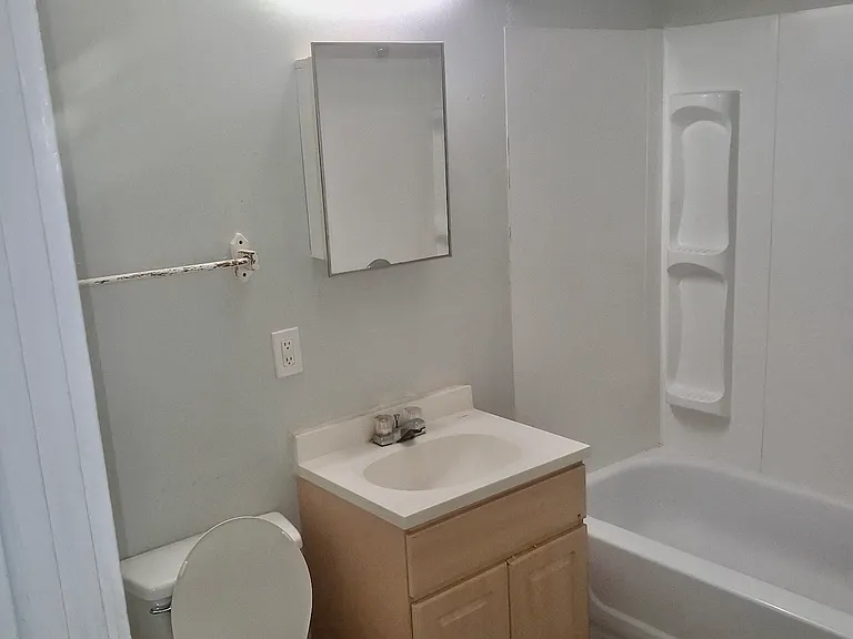 187-189 N Main St N #3 — Photo 4