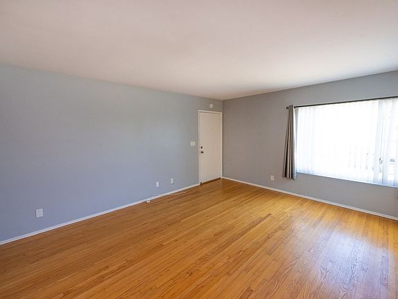 3rd image of 4646-48 Louisiana St
