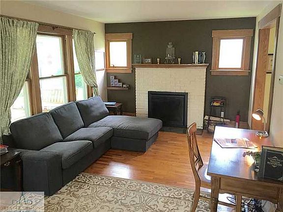 4th image of 366 Marshall St