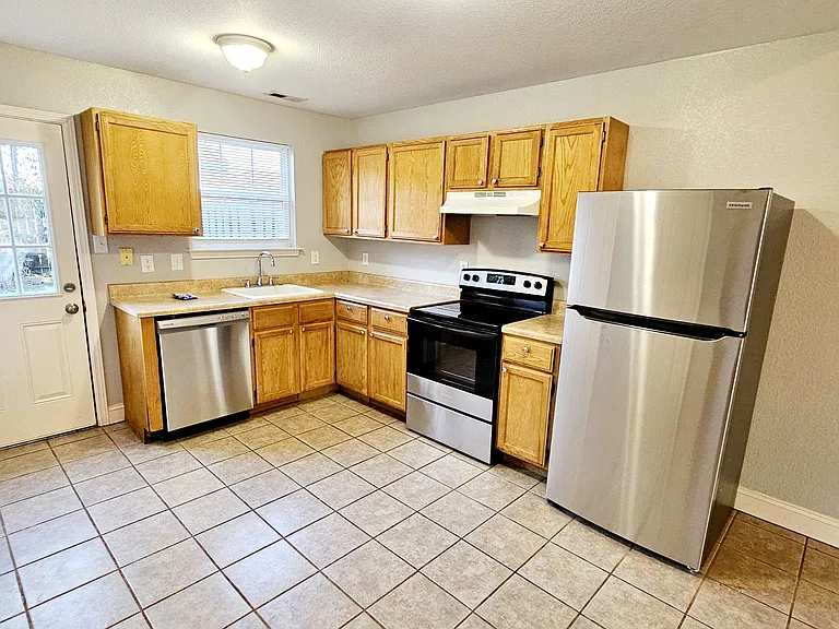 7135 Hurst Ln — Photo 2