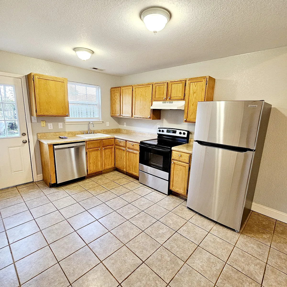 Building Photo - 7135 Hurst Ln