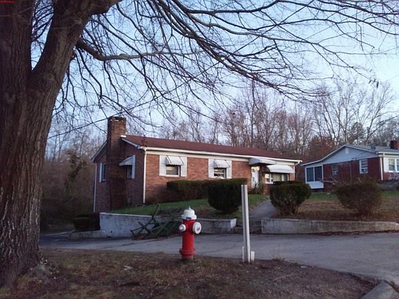 3rd image of 825 Bowerwood Dr