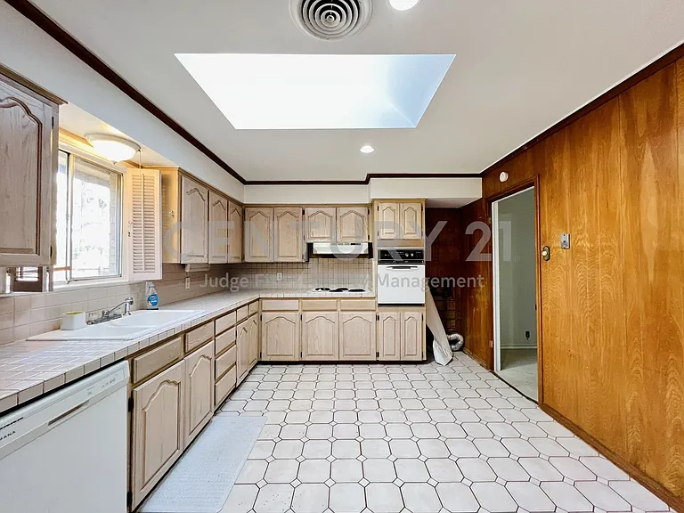 8715 Labron Ave — Photo 5