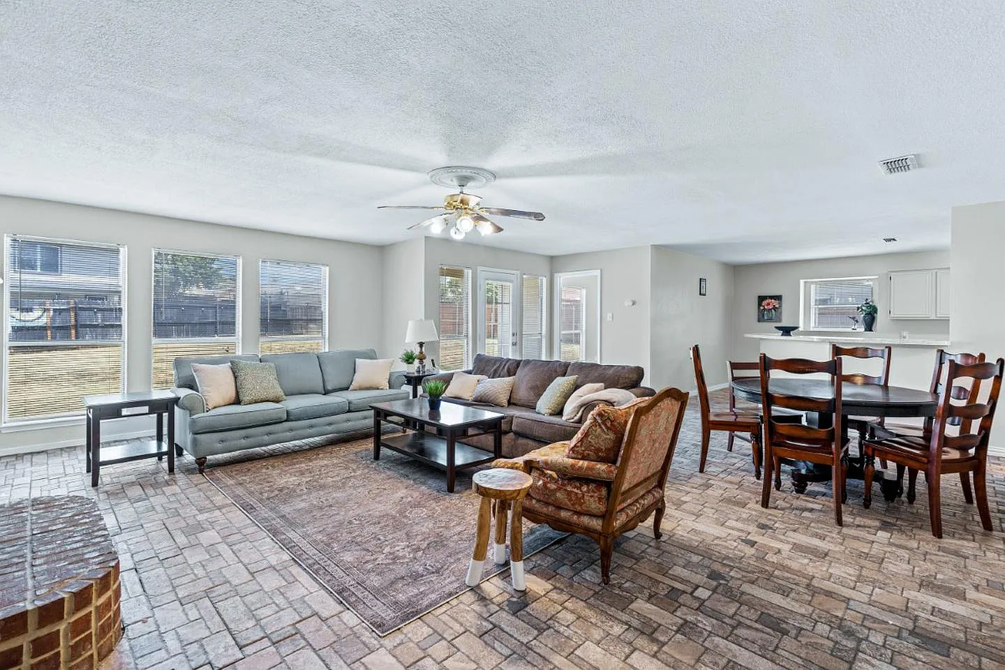 Expansive Fort Worth residence near Heritage Trace — Photo 1