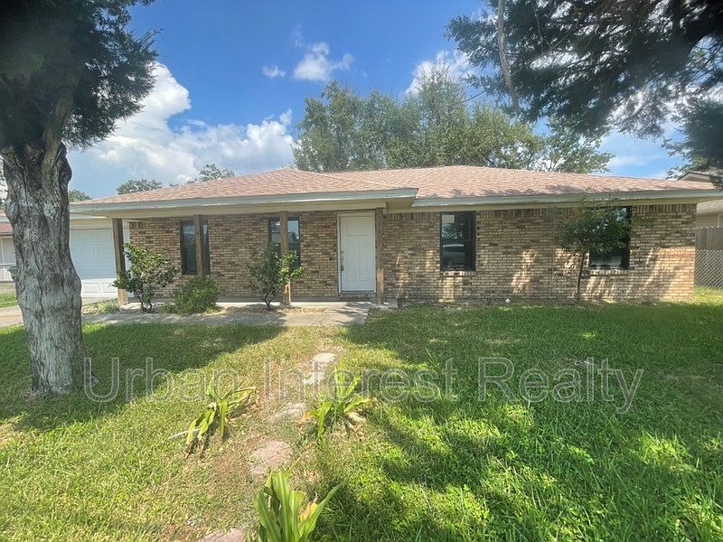 1st image of 802 E Pine Forest Dr
