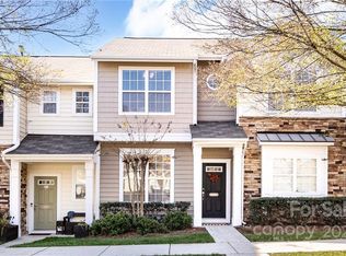 1052 Tabard Ln, Matthews, NC 28104