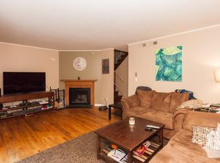 432 W Grant Pl #A, Chicago, IL 60614