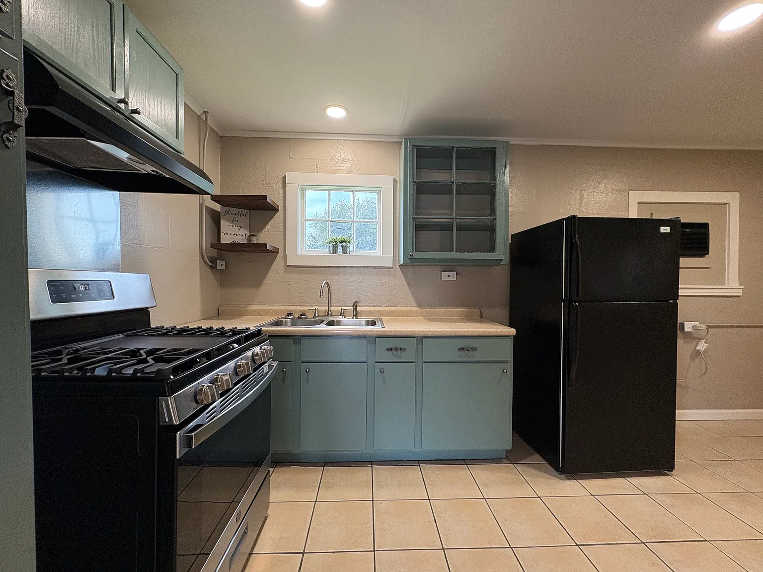 322 Jane Ave — Photo 3
