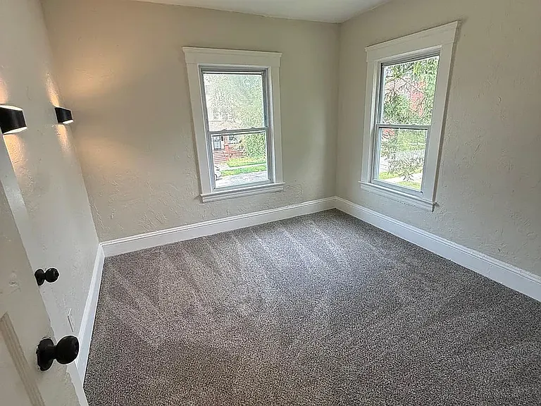 10402 Kempton Ave — Photo 8