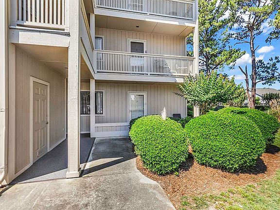 2nd image of 4274 Pinehurst Circle #V3