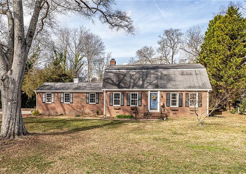 1st image of 227 W Lakeshore Dr SE