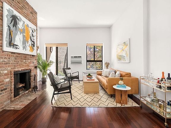 3rd image of 228 W 21st St #2