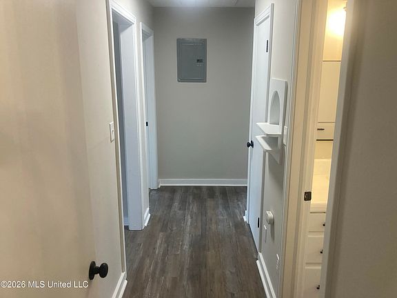 5th image of 264 Shady Cir