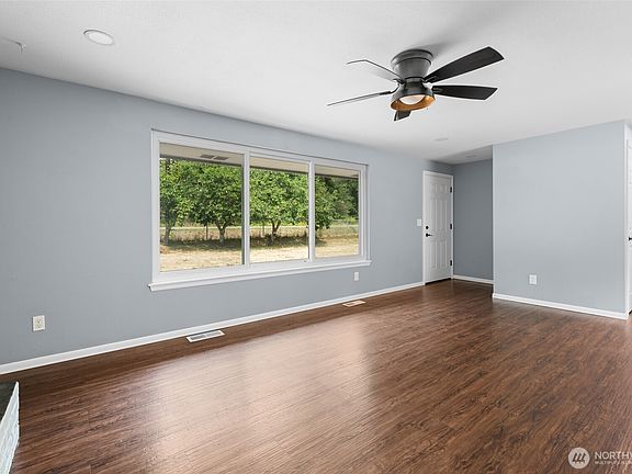 4th image of 216 E Sleeper Road