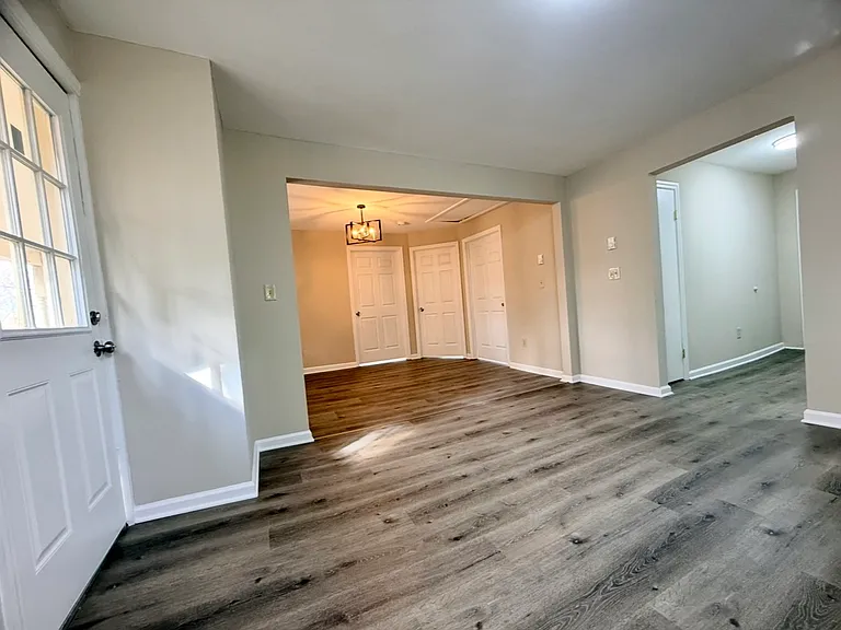 3-5-7 Maple St #7 — Photo 3