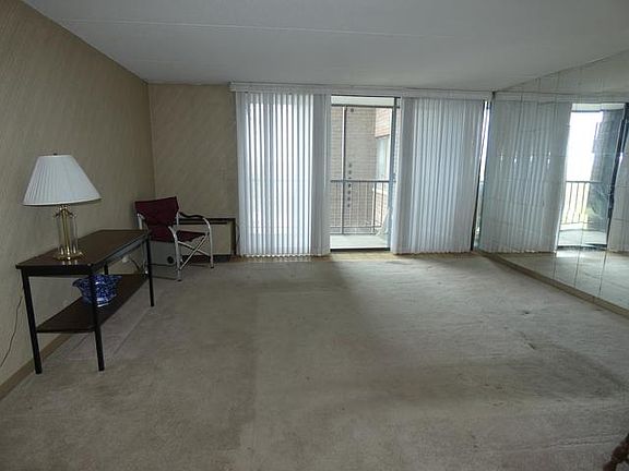 4th image of 11 W Green St APT 402