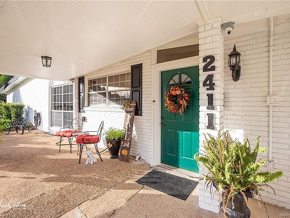 2nd image of 2411 Arlington Pl