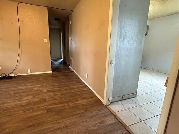 4th image of 2428 Sunbury Ave