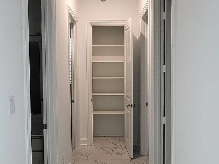 Extra storage pic 1 nearer BRM 3 AND BRM4 entry way