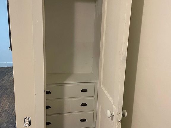 4th image of 601 N Oak St #3